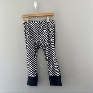 Asics Geometric Black and White Legging Capris Athletic Womens Size Large L